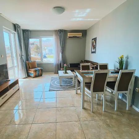 First Line On The Cosy Sea Paradise Apartamento Kavarna