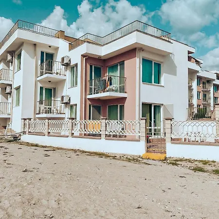 First Line On The Cosy Sea Paradise Апартамент