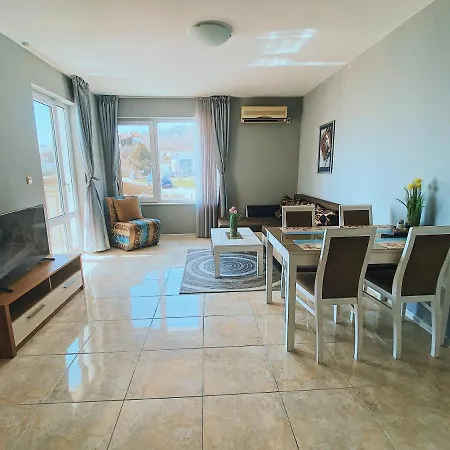 First Line On The Cosy Sea Paradise דירה *