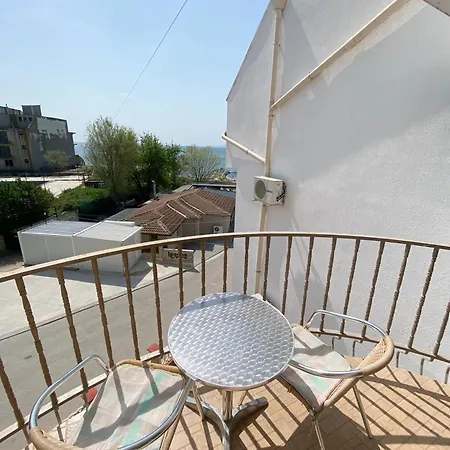 Апартамент First Line On The Cosy Sea Paradise