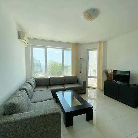 First Line On The Cosy Sea Paradise קברנה
