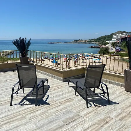 Апартамент First Line On The Cosy Sea Paradise