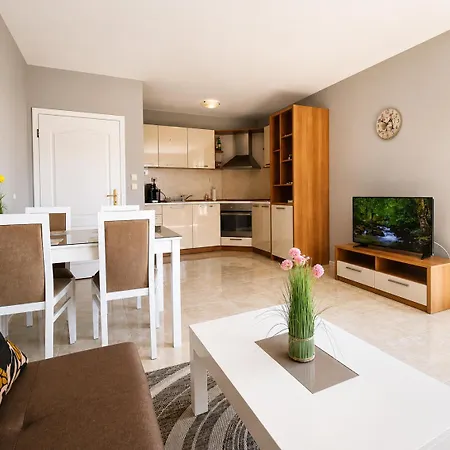 First Line On The Cosy Sea Paradise דירה *